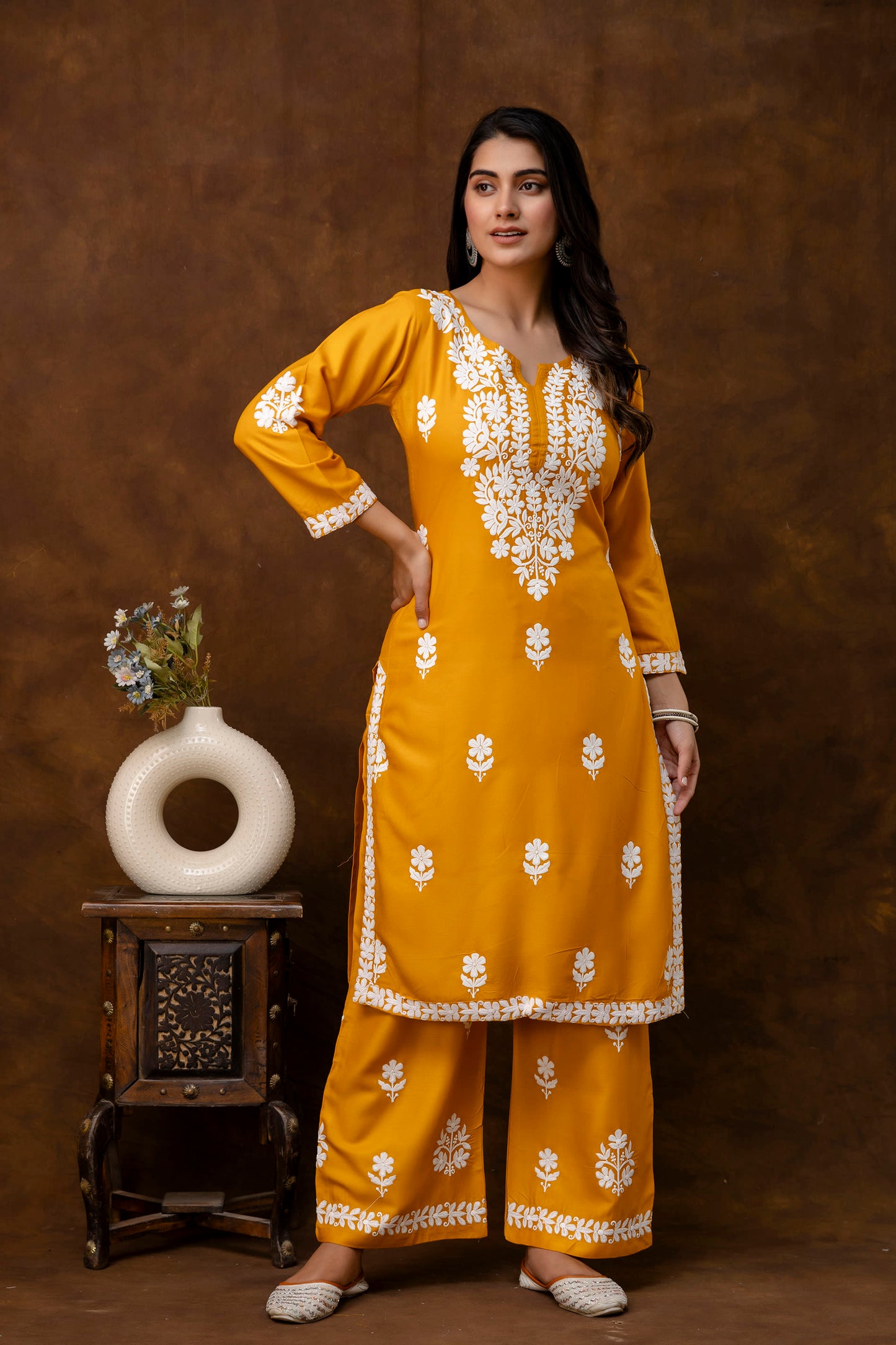 MUSTER Women Rayon Embroidered Kurta Set