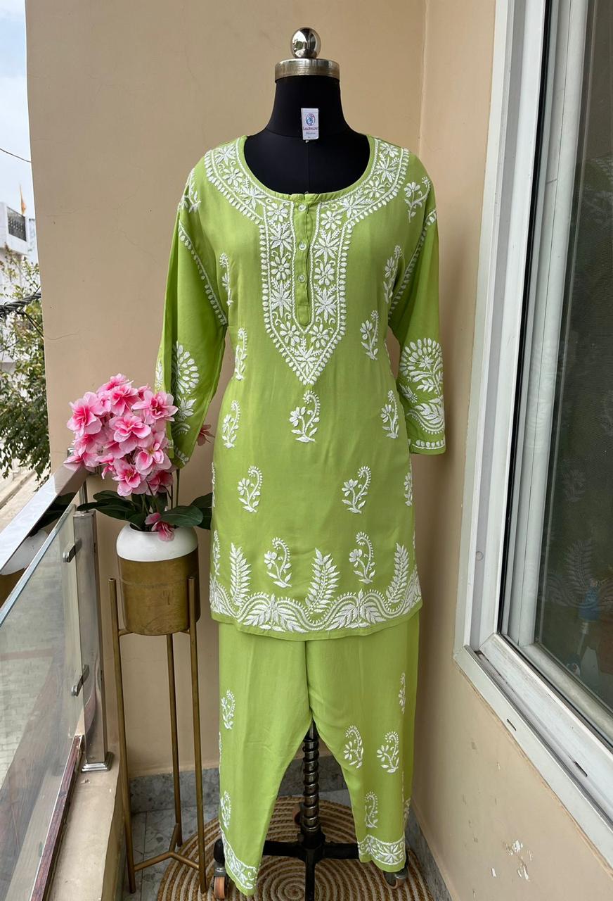 MEHNDI Women Embroidered Straight Kurta & Plazzo