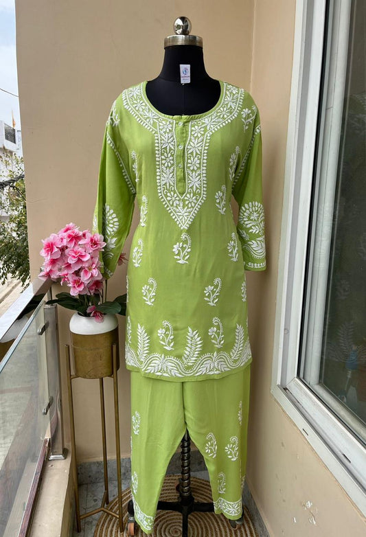 MEHNDI Women Embroidered Straight Kurta & Plazzo
