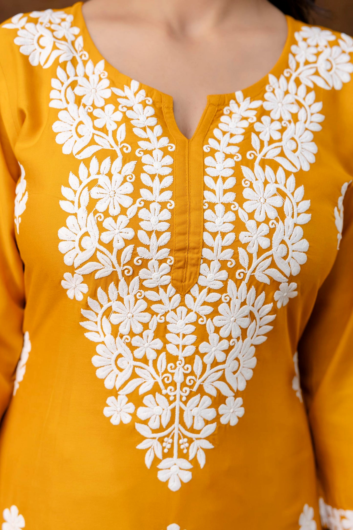 MUSTER  Women Rayon Embroidered Kurta Set